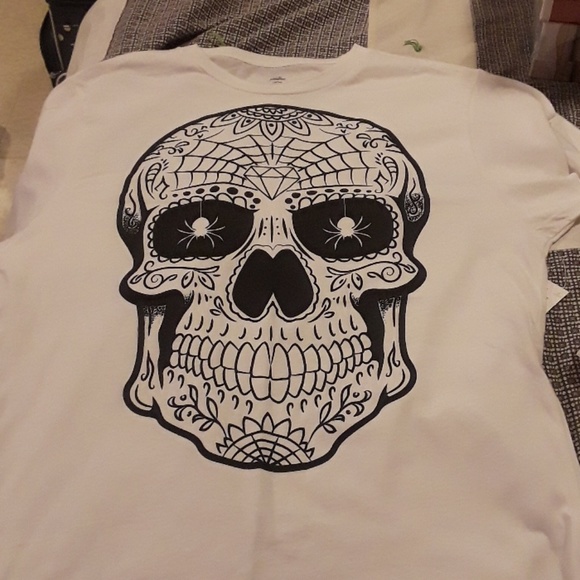 Tops - 🐕🐕🐕Halloween skull shirt